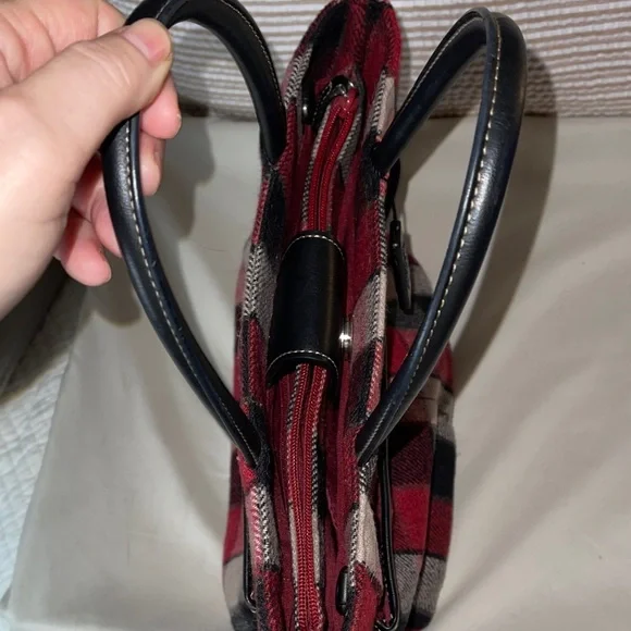 Relic Plaid Tote Bag Red and Black Plaid NWOT Festive and Versatile Relic - Picture 4 of 5